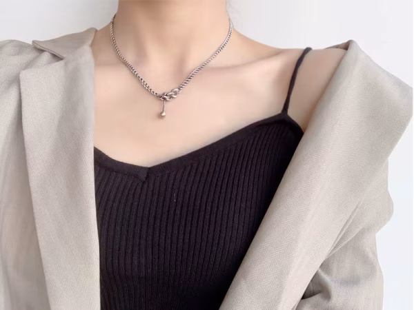 Linkage necklace